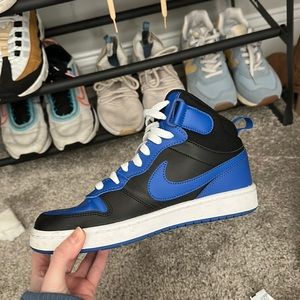 WORN ONCE BOYS 5.5 NIKE